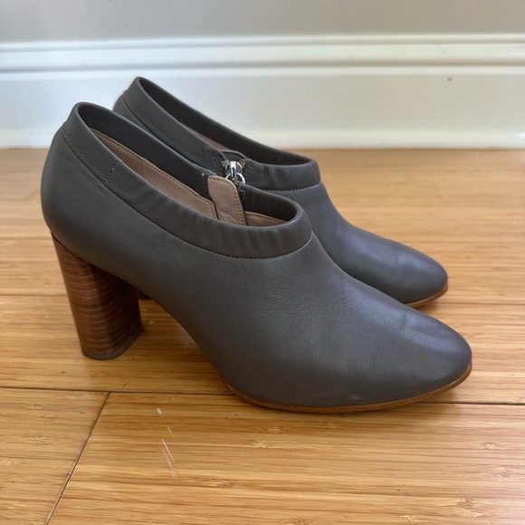 CLARKS Women's Grace Lola Bootie Grey Leather Size 6 - Picture 3 of 7
